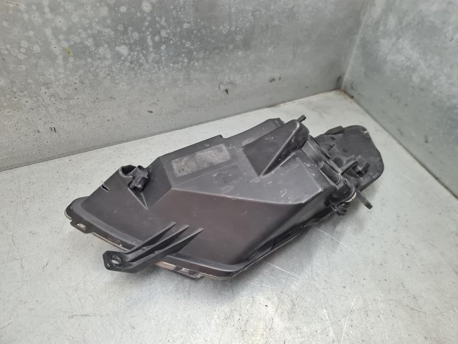 Farol nevoeiro frente direito SEAT Leon SC (5F5)