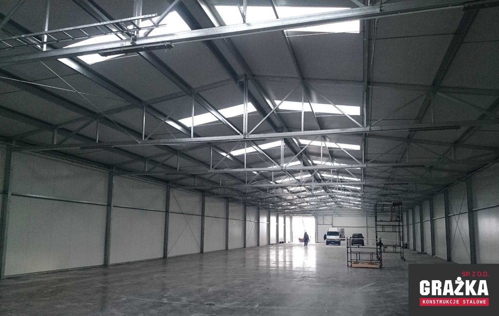 Budynek z płyty warstwowej, magazyn - konstrukcja stalowa 18x30x5