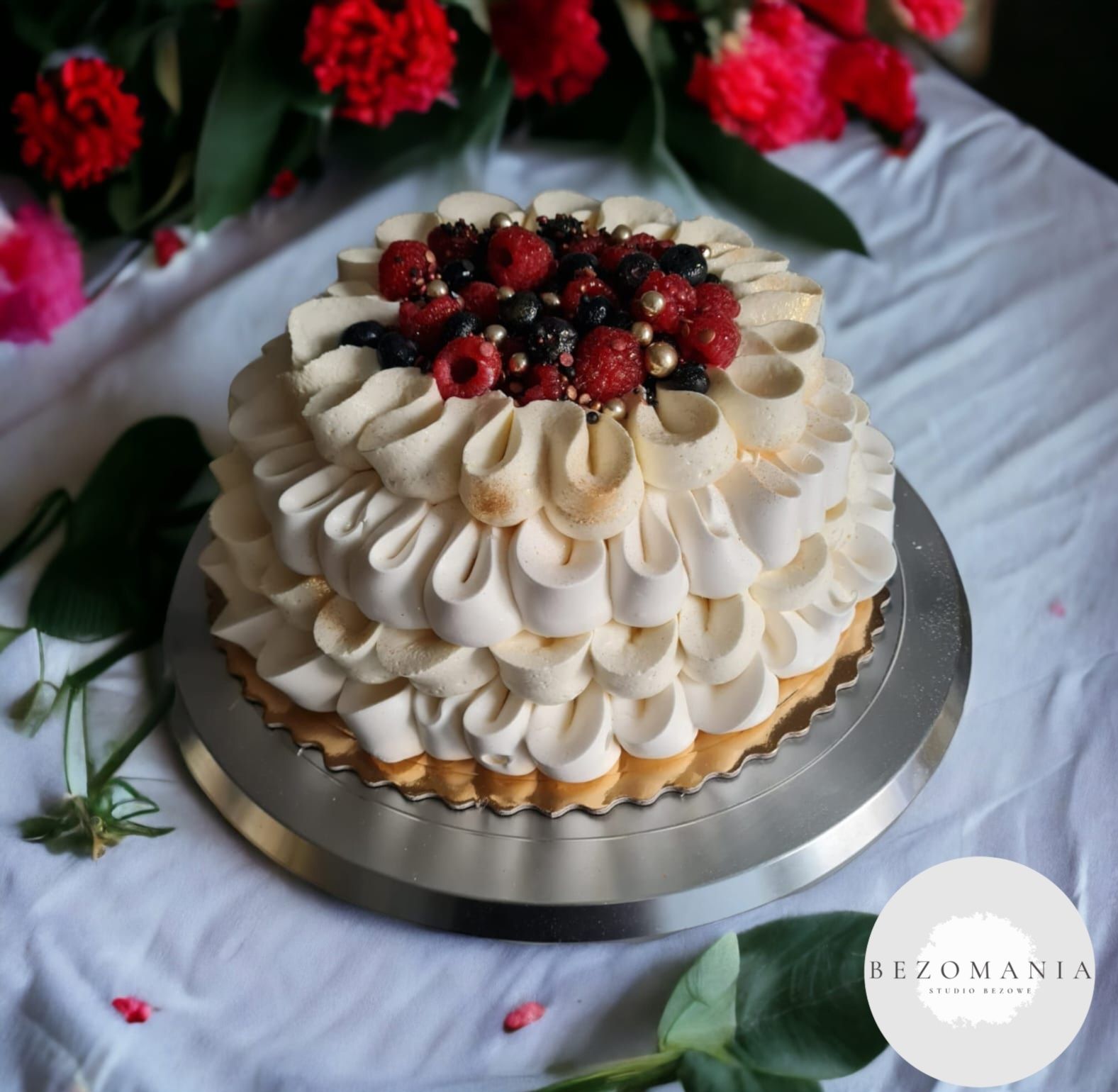 Beza tort bezowy Pavlova babeczki mini bezy lizak bezowy lizaki bezowe