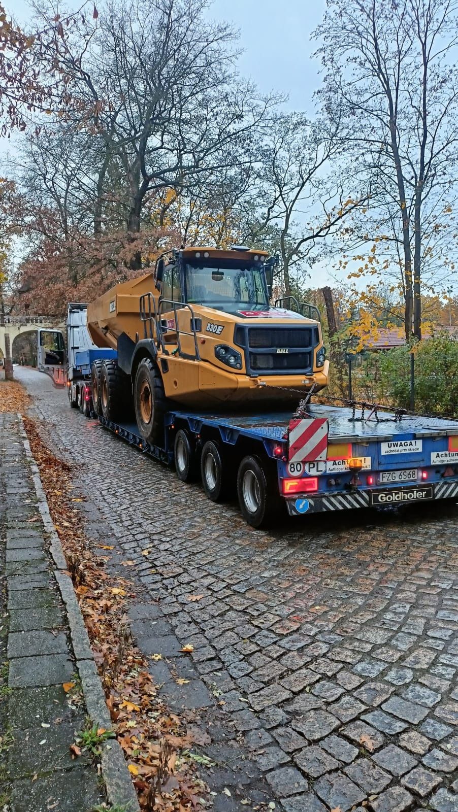 Transport niskopodwoziowy tiefbett laweta gabaryt niskopodwozie usługi