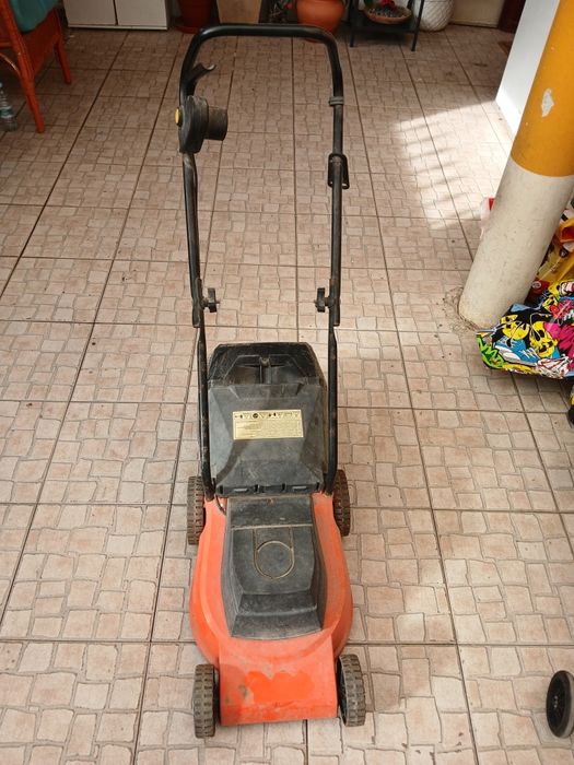 Maquina de cortar relva