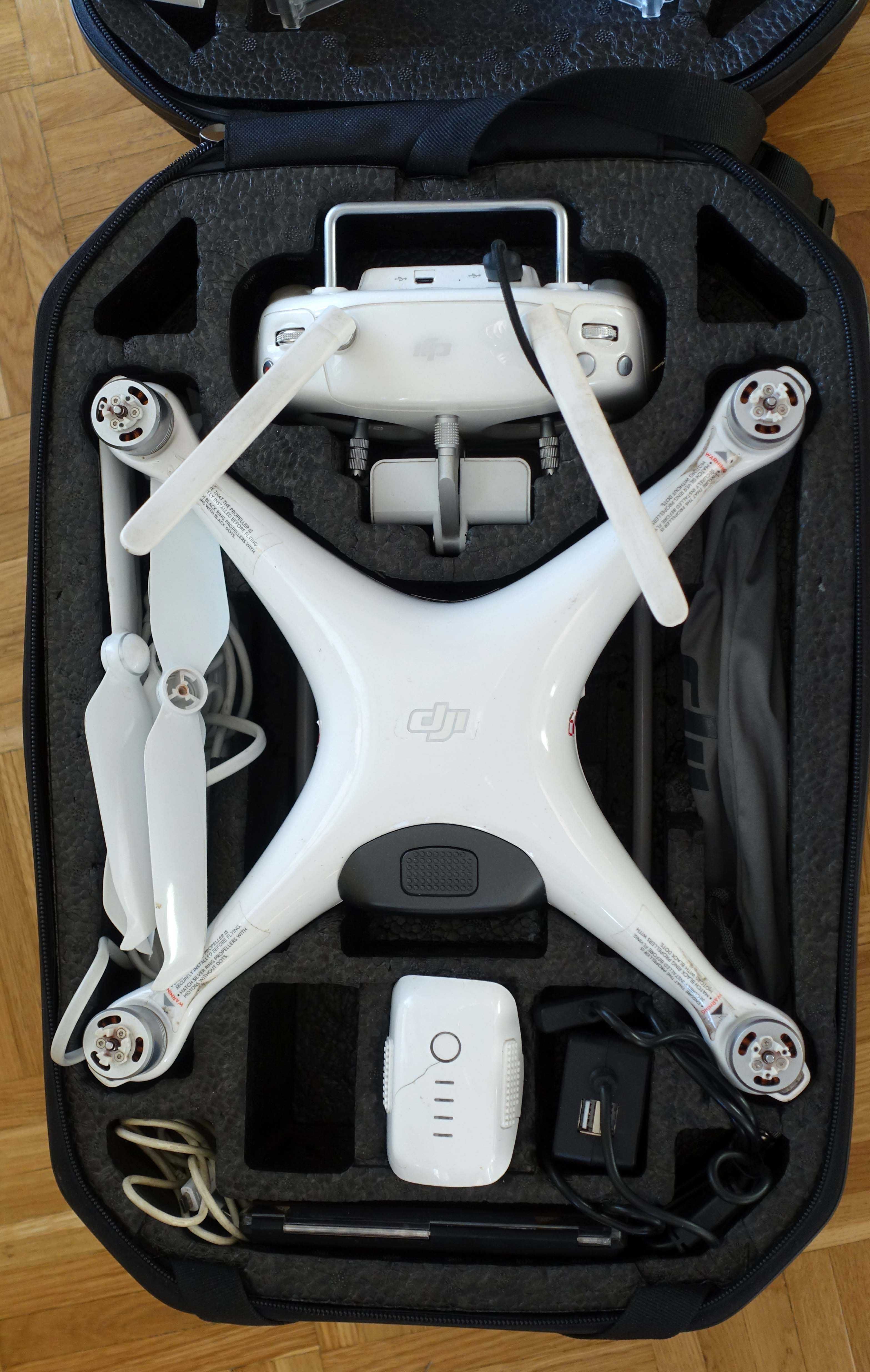 DJI Phantom 4 Pro, bogaty zestaw