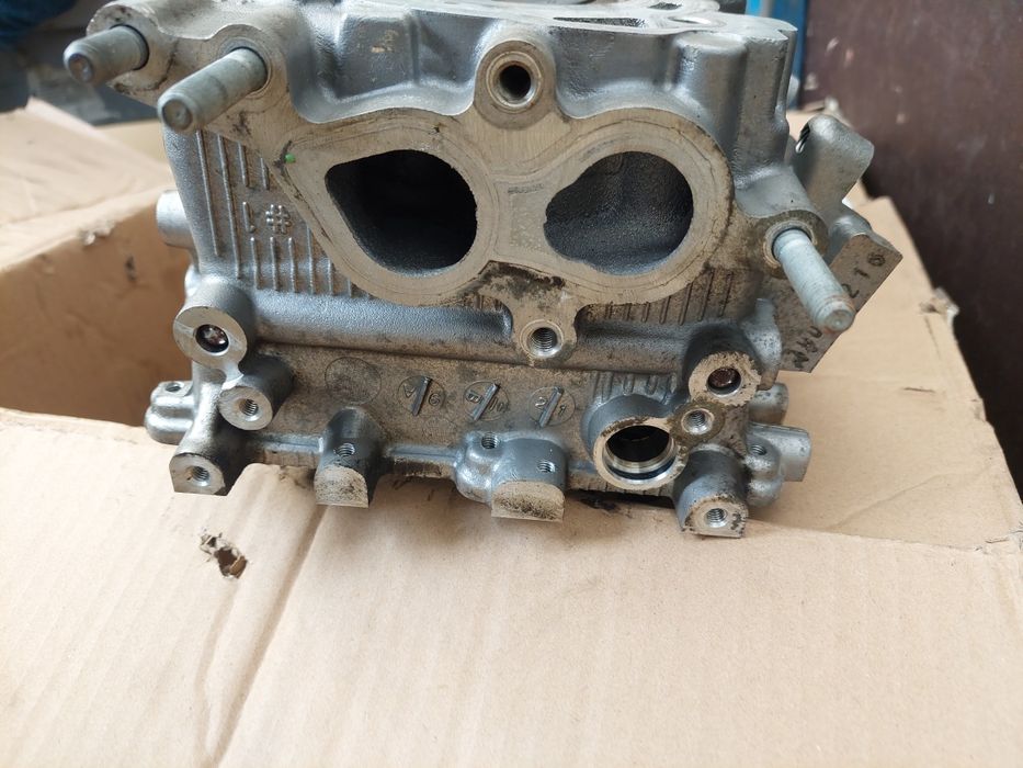 Kia Hyundai głowica z wałkami Z70H0-03D00