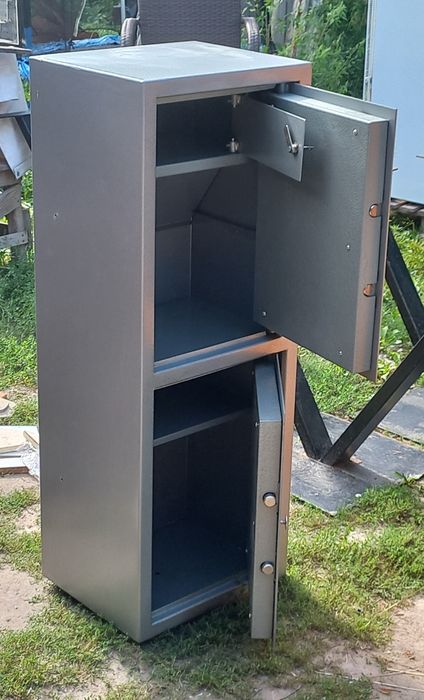 Продамі Сейф за 800, металевий офісний