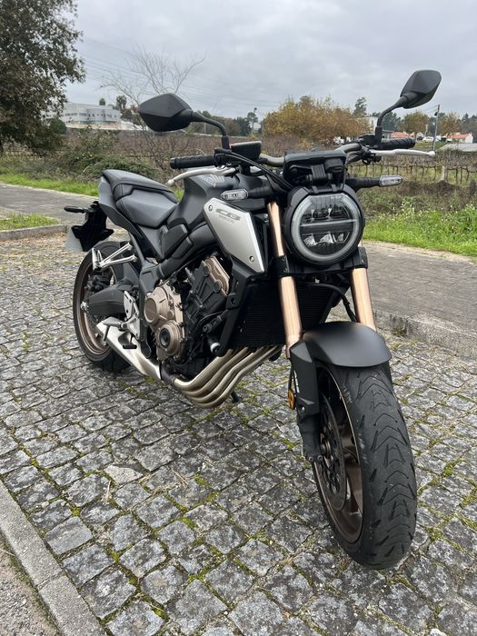 Honda CB650R 2021 - MUITO BOM Estado