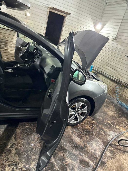 Peugeot 5008 • 2010 рік • 6 500 $