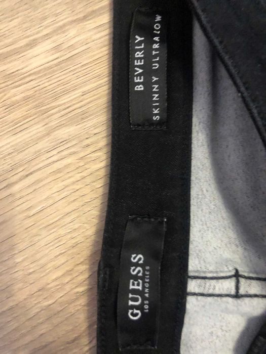 джинсы от  Guess