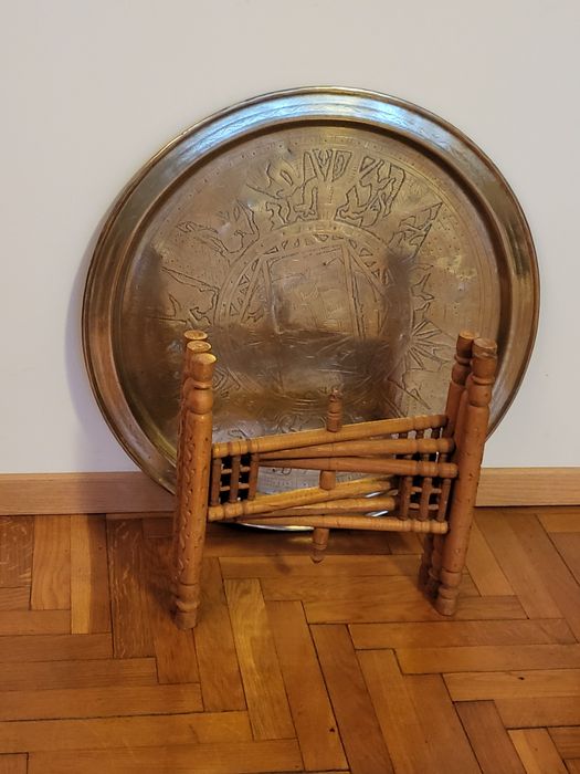 Stolik kawowy w stylu orientalnym