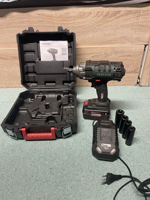 Комплект. Гайковерт. Донкрат. Ключ.