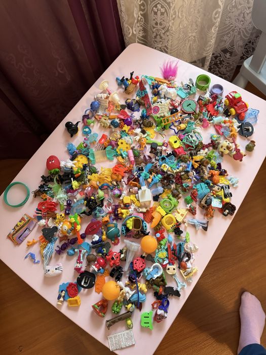 Лот пакет кіндер сюрприз інграшки з кіндерів і капсули яйця