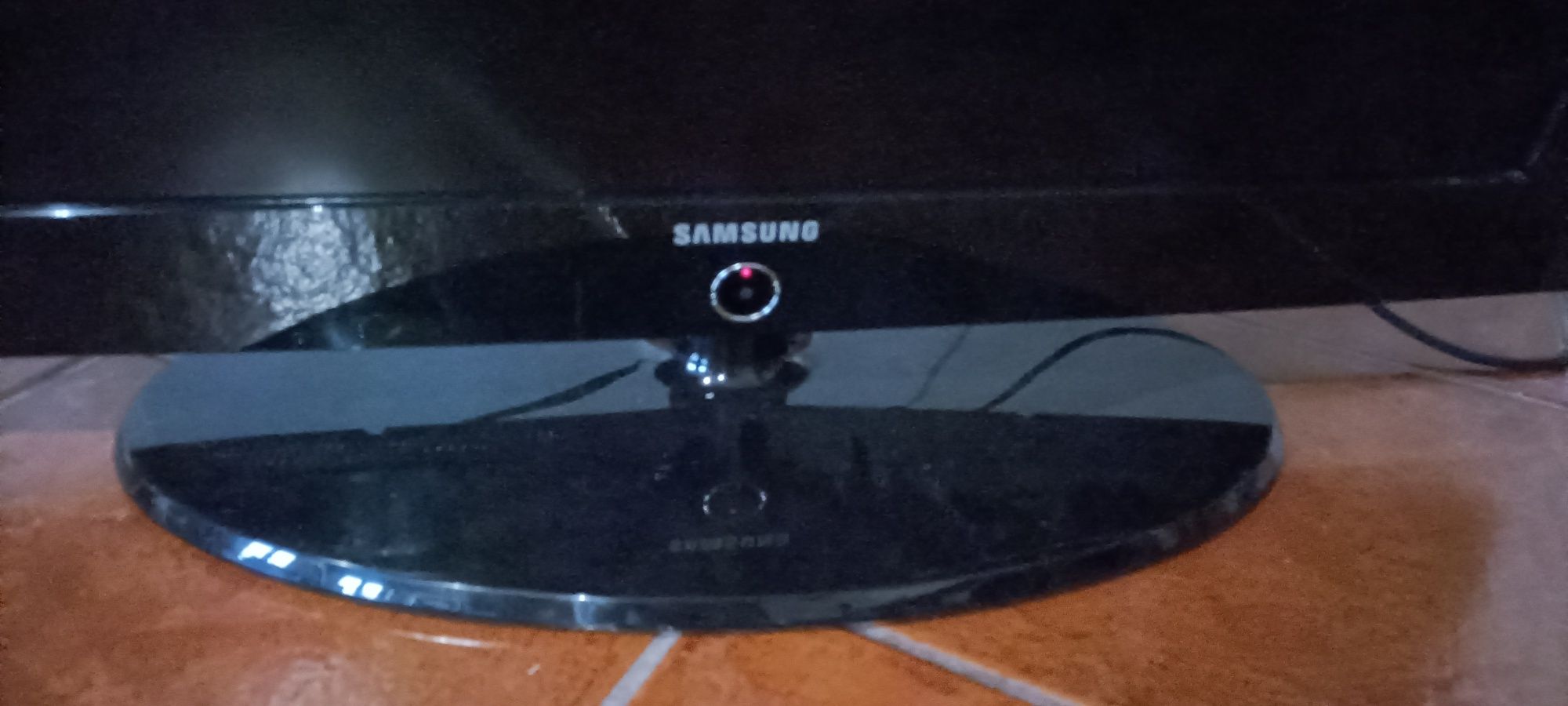 TV de 40 Polegadas Samsung
Marca Silver 
Comando Incluído 
TV sem