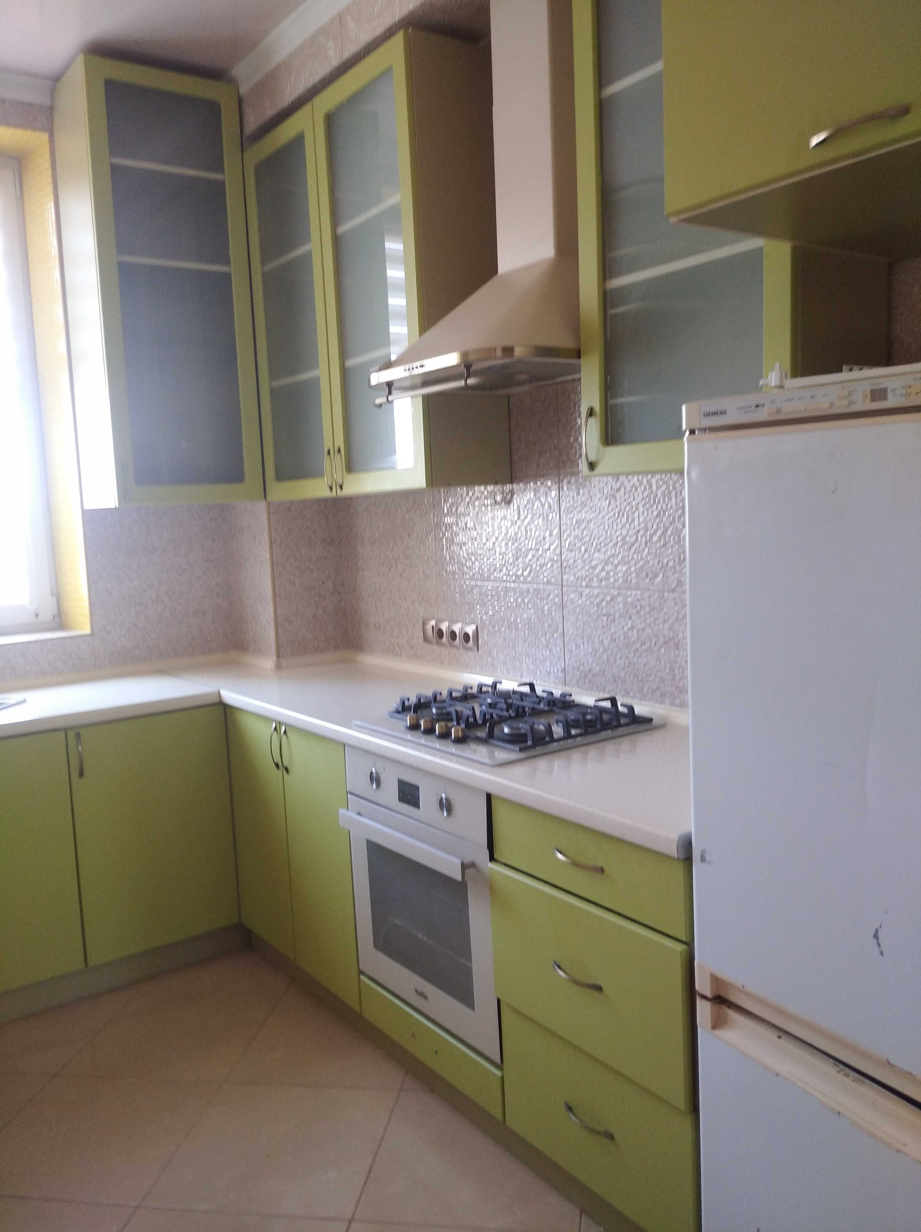 продам 2-х ком.квартиру на Пирогова.