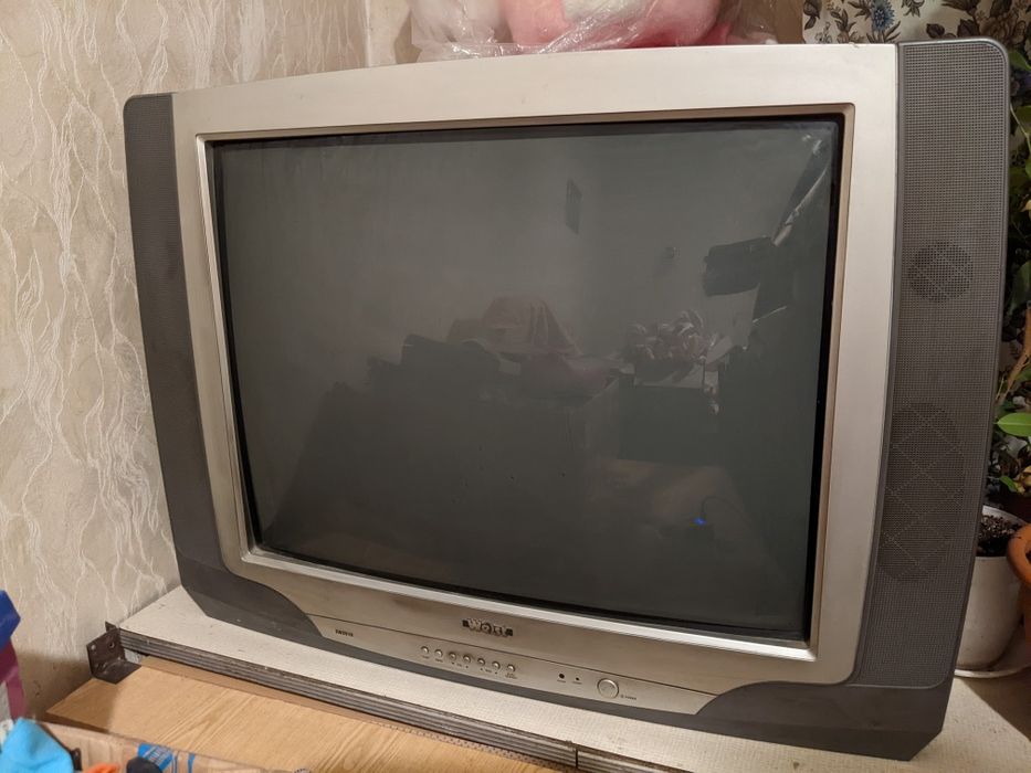 Рабочий большой телевизор West. DVD плеер в подарок!