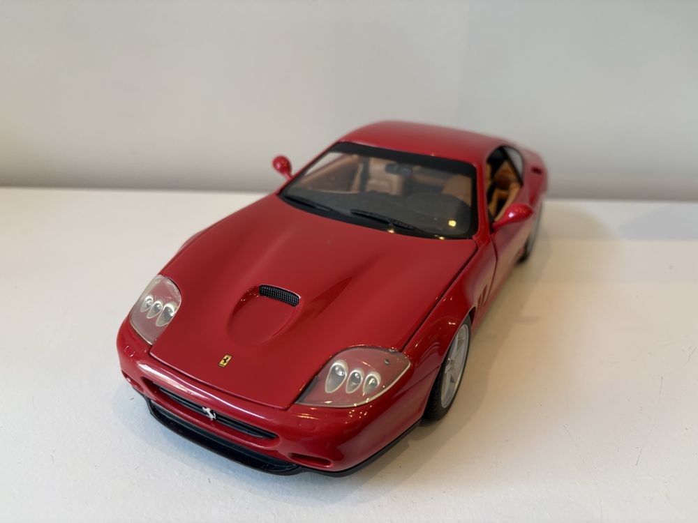 Model Ferrari 550 Maranello 1:18 HotWheels (maisto bburago ut models)