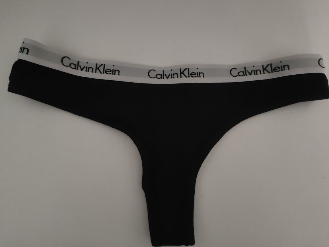 świetne stringi Calvin Klein jak nowe