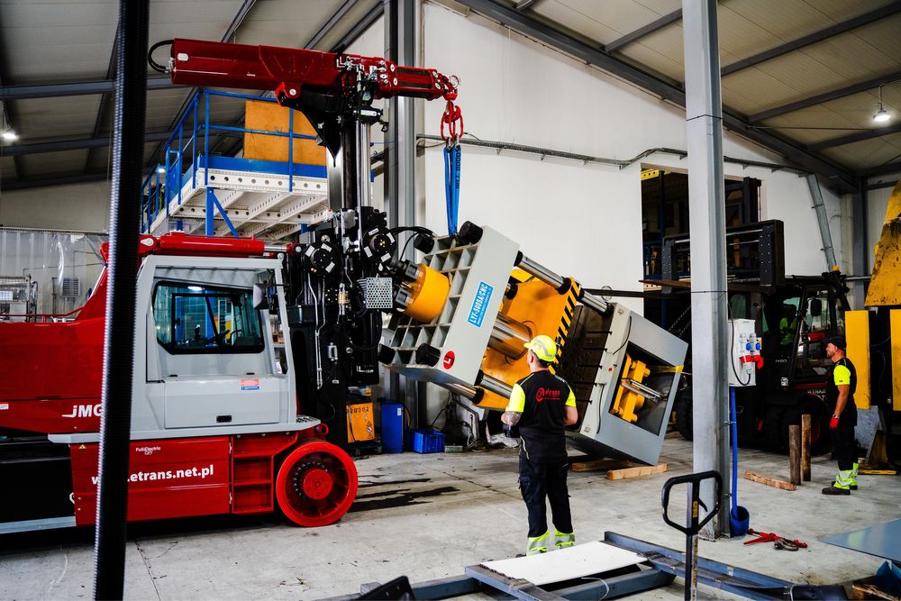 Wynajem wózka widłowego 25Ton JMG MC250.09FT / ŻURAW ELEKTRYCZNY 25Ton
