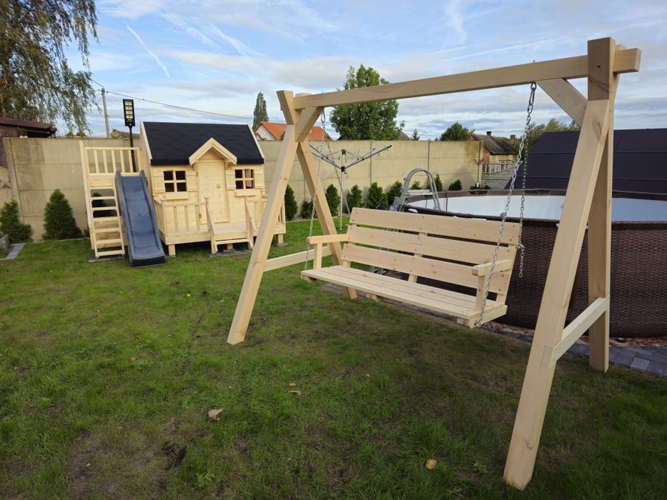 Nowoczesna huśtawka ogrodowa, plac zabaw, domek ogrodowy, siedzisko