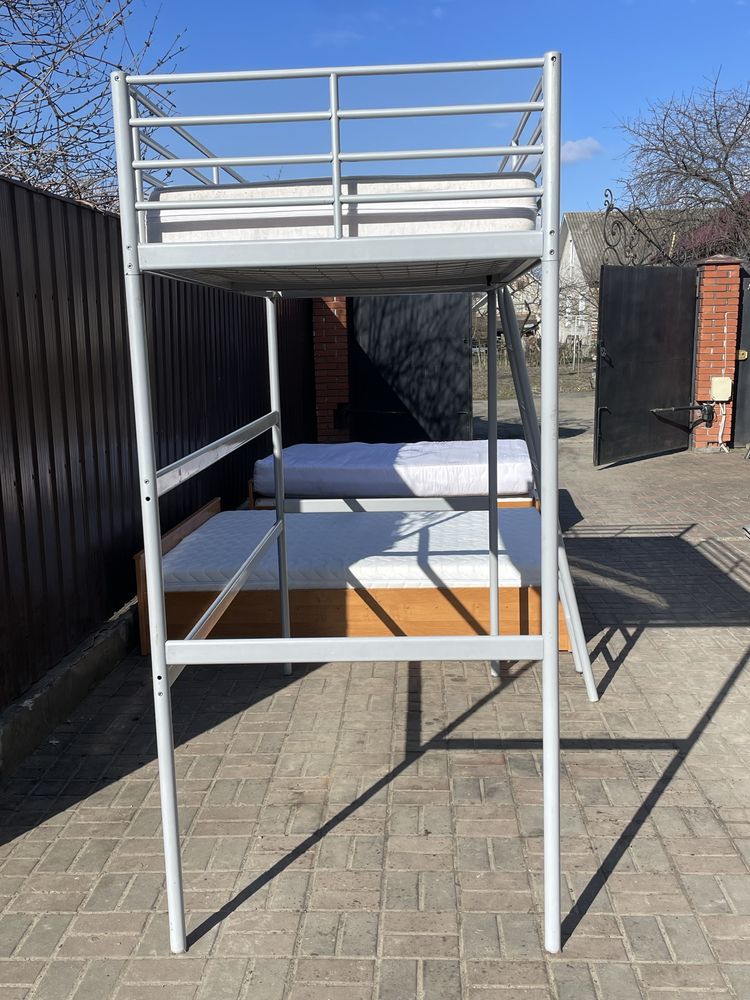Дитяче металеве ліжко-горище з матрасом IKEA Svarta 200х90 см. Європа