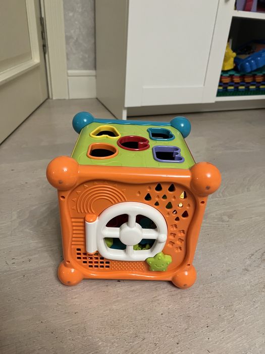 Бізі куб для розвитку.