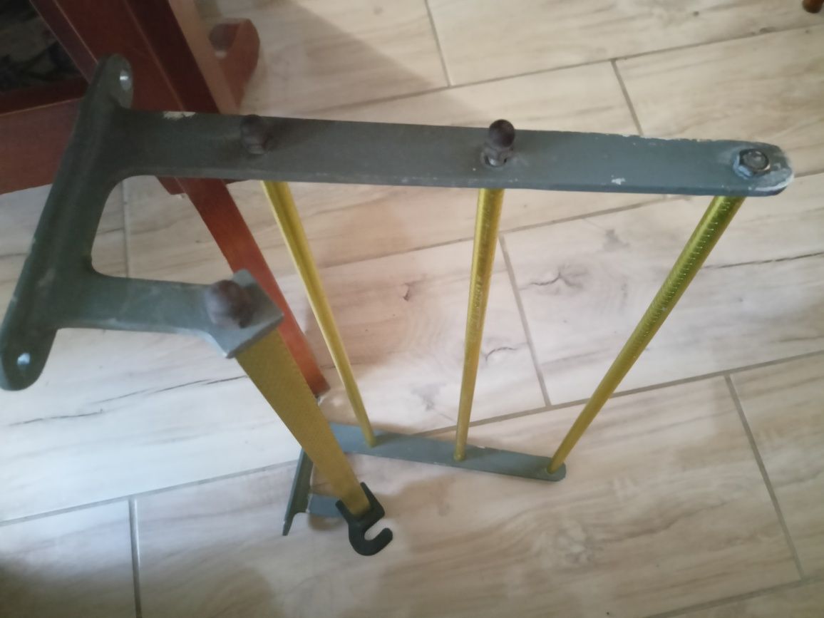 Wieszak aluminiowy stojadła PRL
