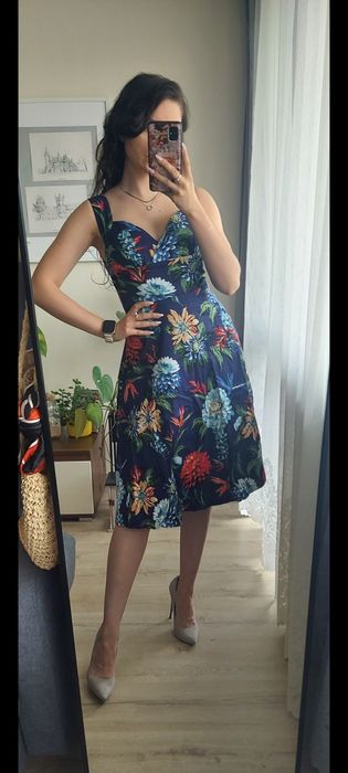 Piękna sukienka vintage retro w kwiaty z kieszeniami pin up Lindy Bop