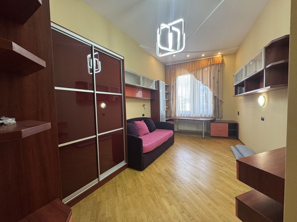 Продаю 4 комн. квартиру 140м2 ул.Сумская, 122 с автоном.отоплением