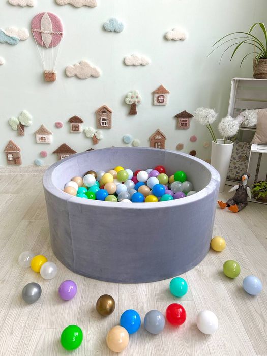 Басейн з кульками та без. Діаметр 100. Сухий бассейн с шариками.