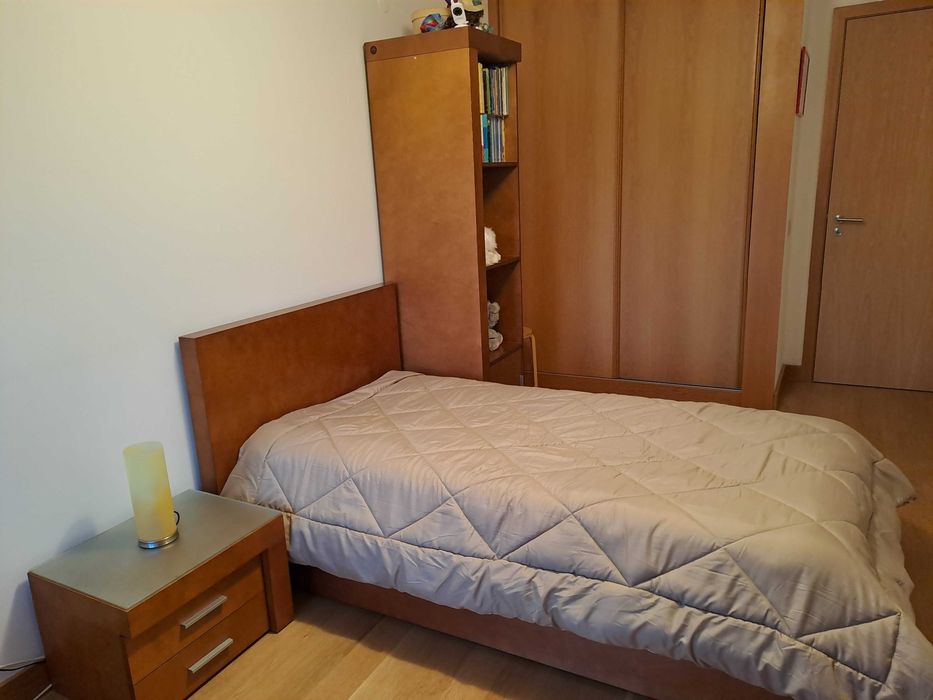 MOBÍLIA DE QUARTO DE SOLTEIRO COM 2 CAMAS - 1 GAVETÃO