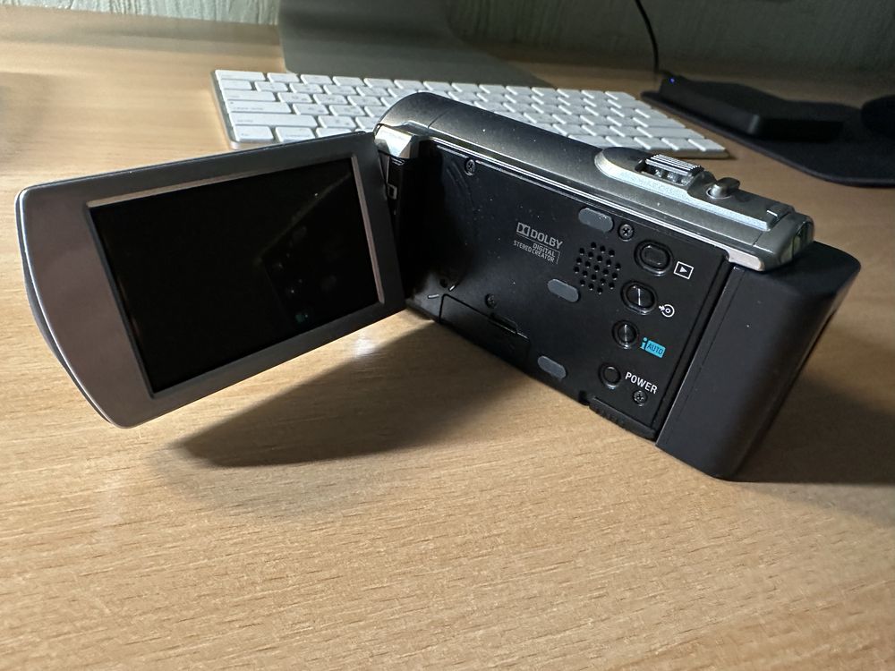 Камера Sony DCR-SX83E