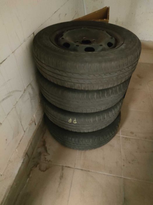 Oddam Opony z felgami 165/70 R14 jak na Foto za Paczkę Kawy 1 KG