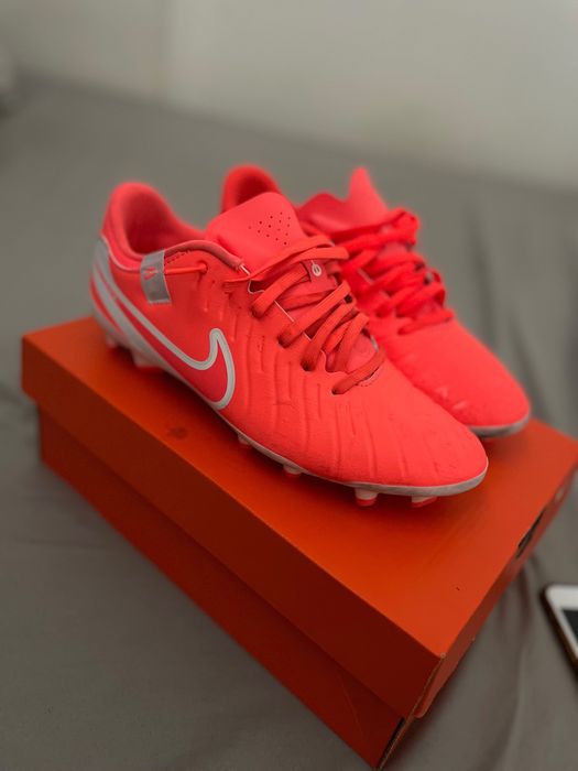 Chuteira da Nike, Tiempo