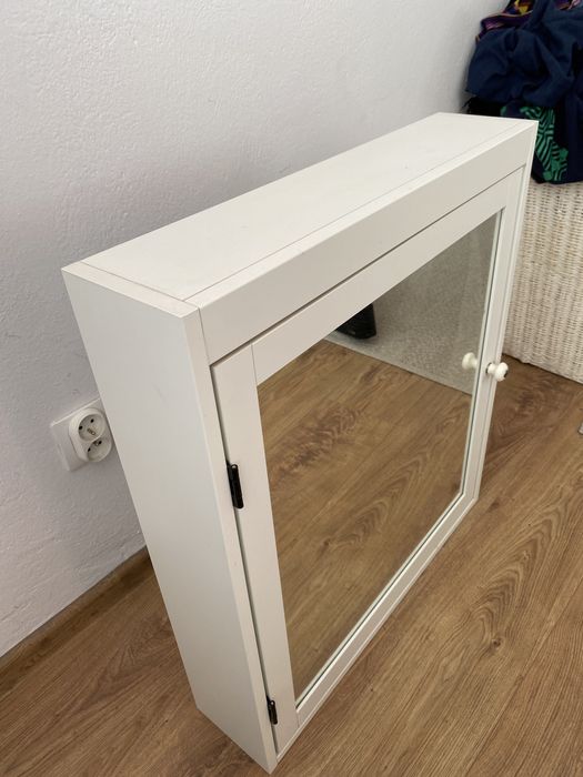 Szafka łazienkowa z lustrem