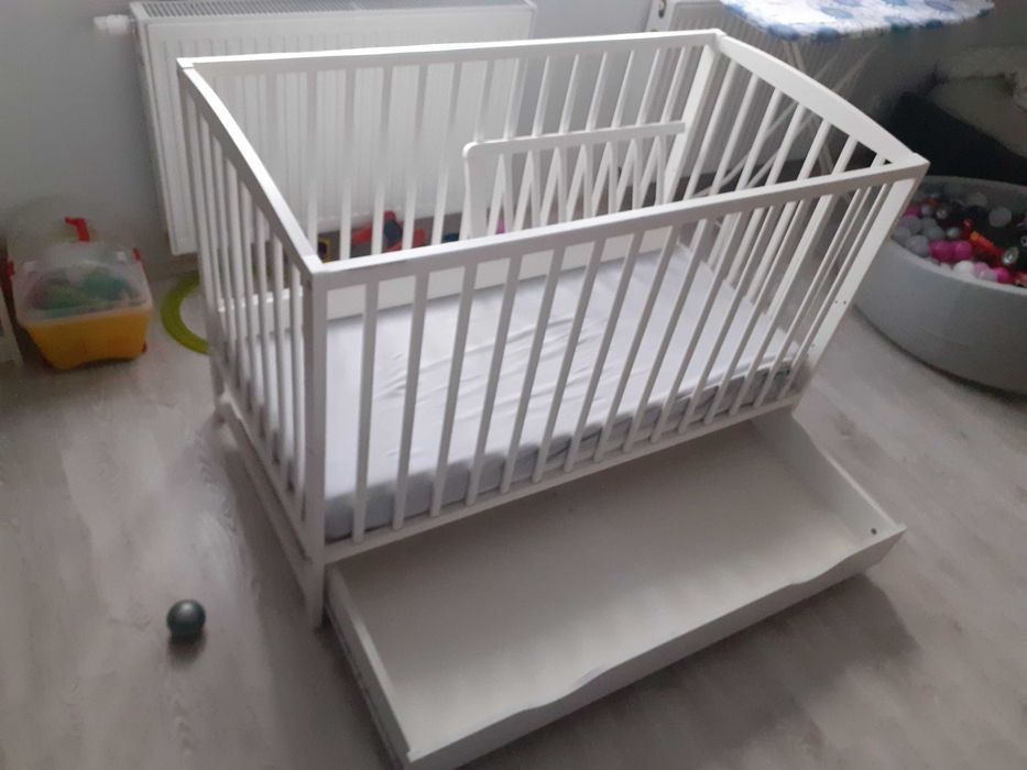 Łóżeczko dziecięce z szufladą i materacem Fiki Miki Sensitive 120 x 60