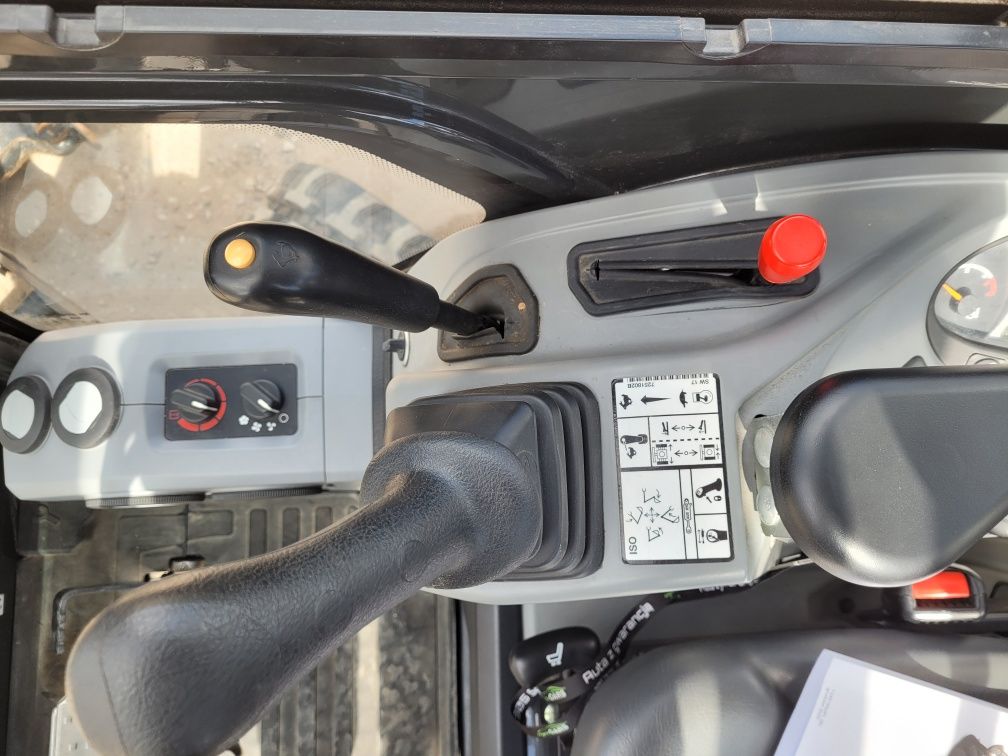 Minikoparka Bobcat e19