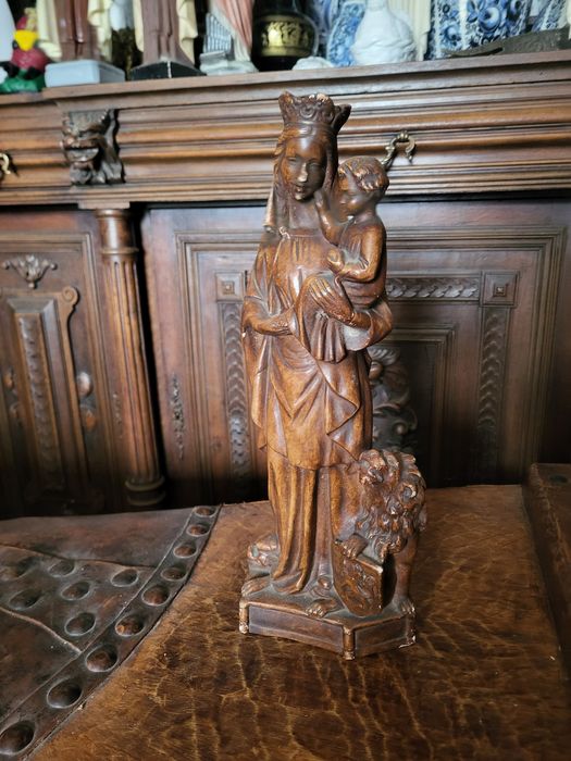 Gipsowa figurka Maryja Królowa Flandrii