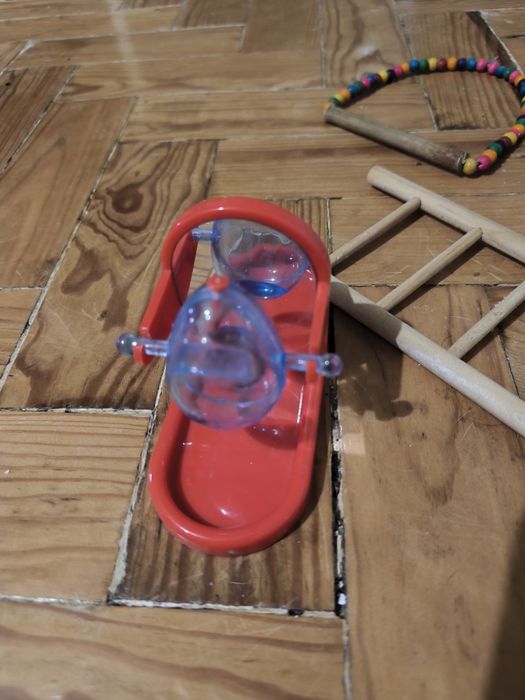 Vendo gaiola para pássaro doméstico + acessórios + papa para filhotes