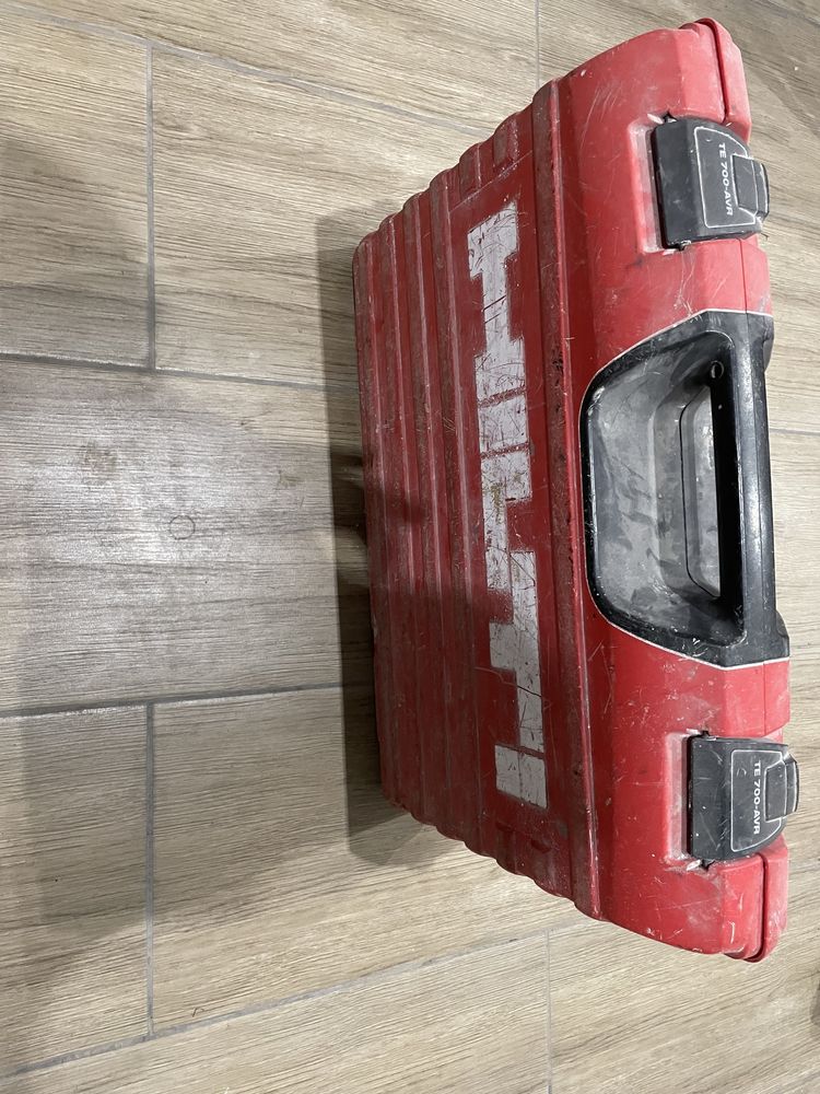 Młot Hilti TE 700-AVR