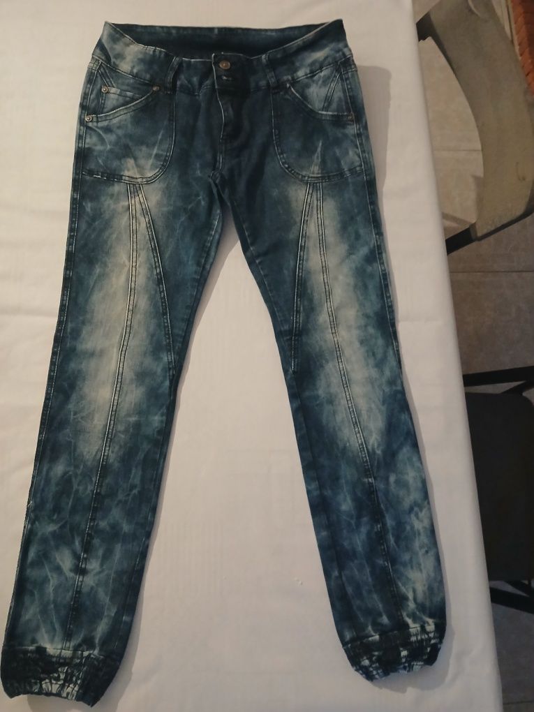 Vendo 4 pares de calças