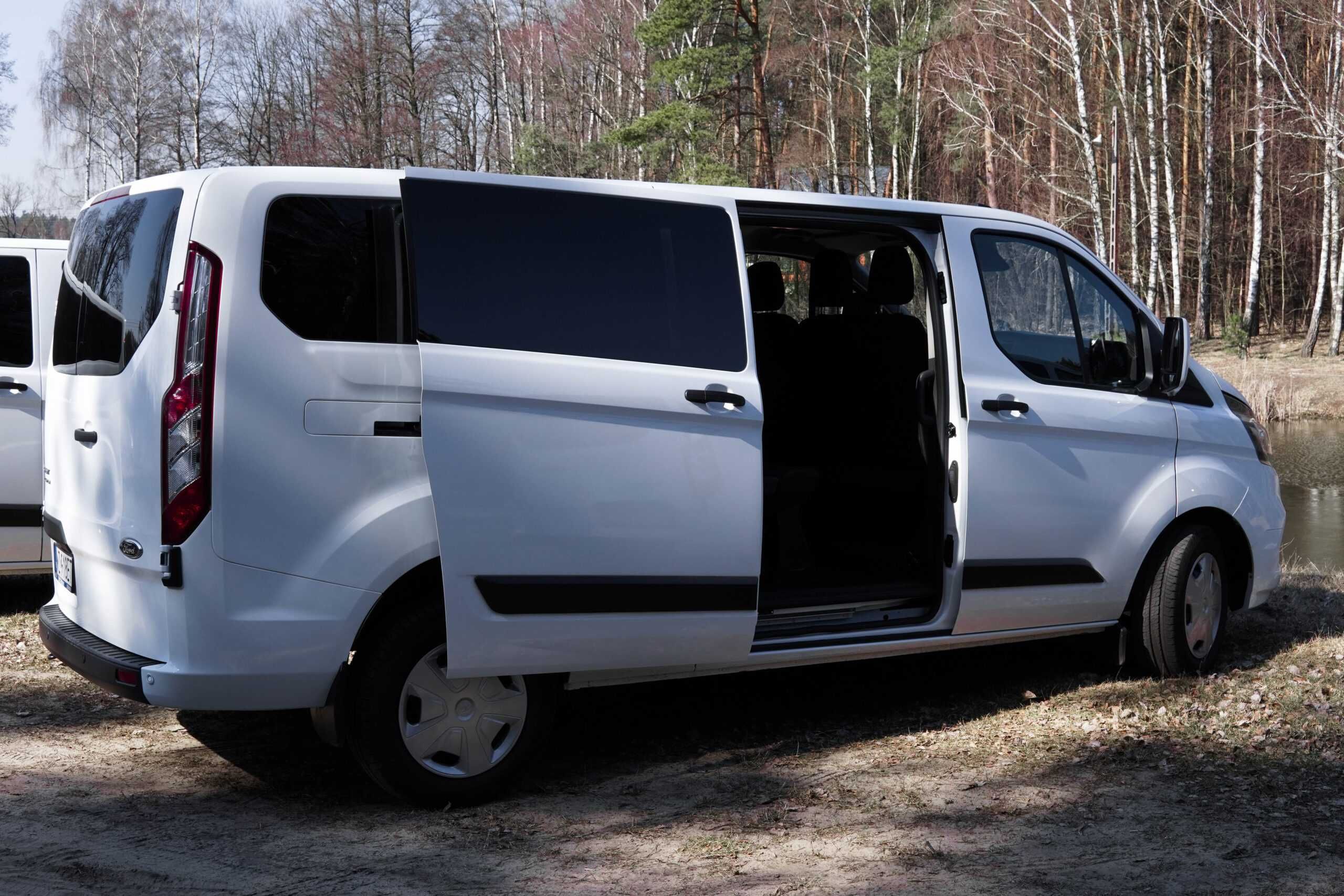 Wynajem nowych i komfortowych busów 9-osobowych: FORD Transit Custom