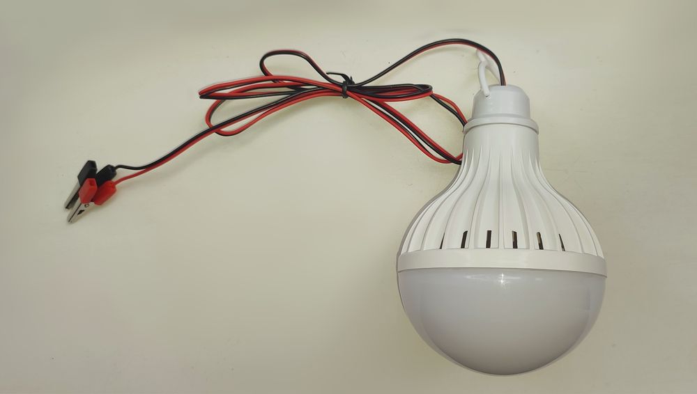 12 вольт led лампочка 12 Ват, з проводом, економка