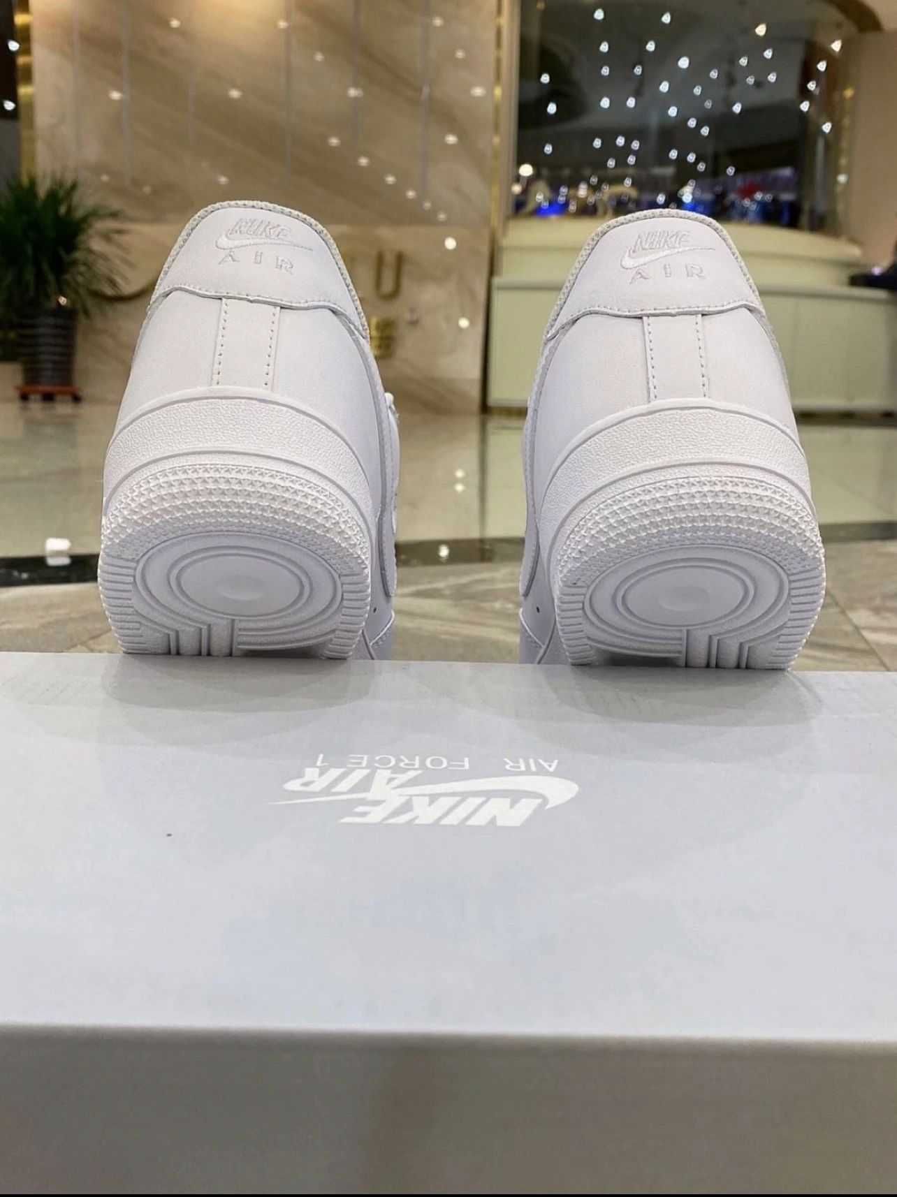 NikeAirForce1Low'07White-Nowe i nieuzywane R.37.5