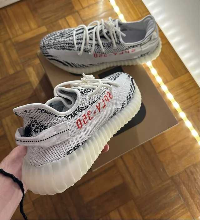 Buty adidasYeezy 350 V2 Zebra sportowe rozmiar.43