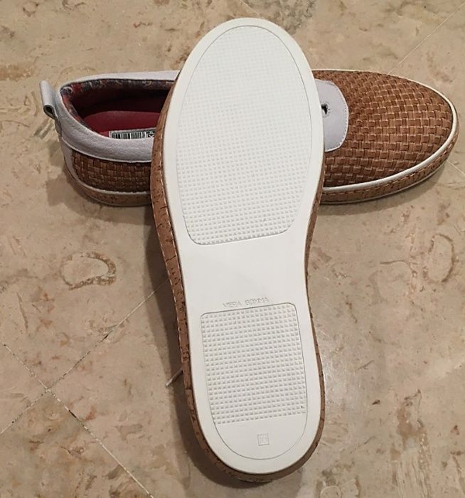 Sapatos YAB verão 44, branco e castanho, em pele e sola borracha