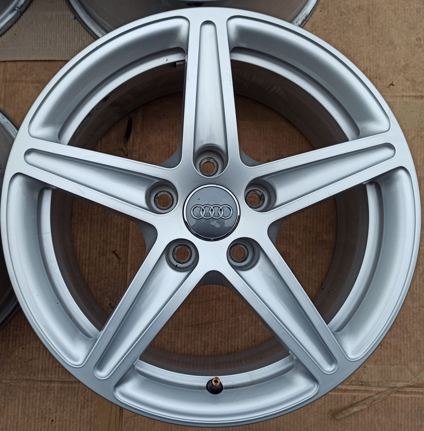 Felgi Oryginał Audi A3 A4 A6 A8 7Jx16 ET35 5x112 8W0