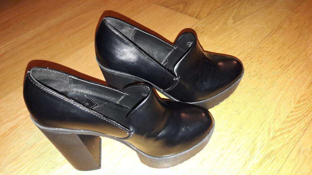 Sapatos pretos da Stradivarius, como novos