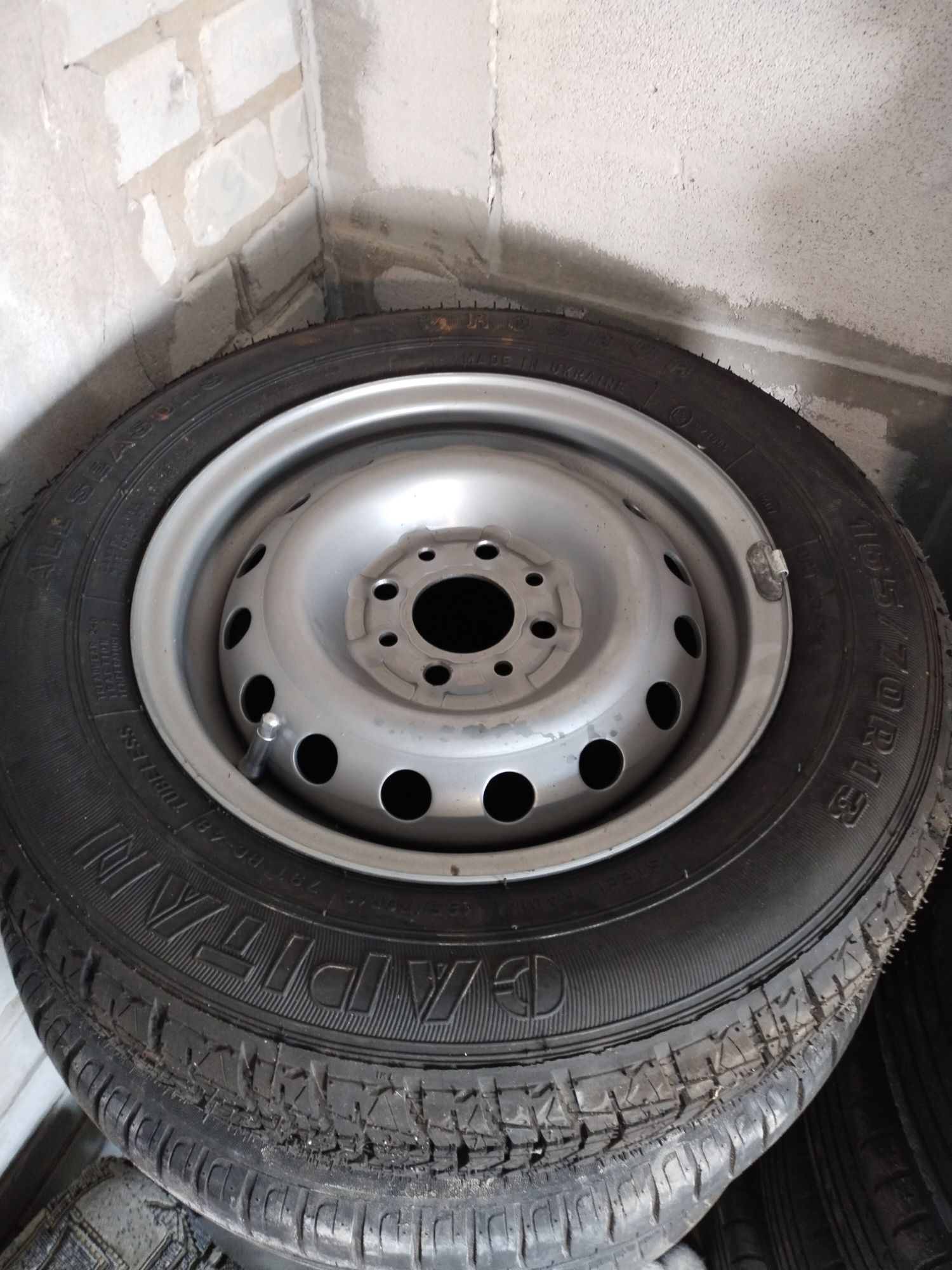 Продам нову резину з новими дисками 165/70R13