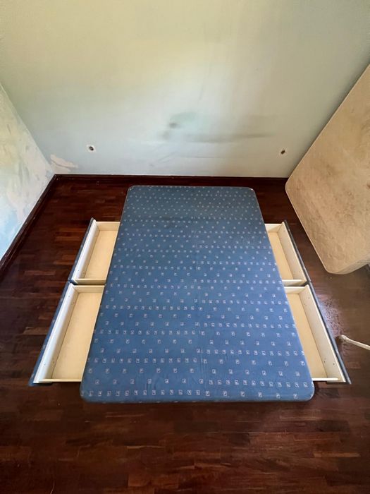 Somier de casal azul