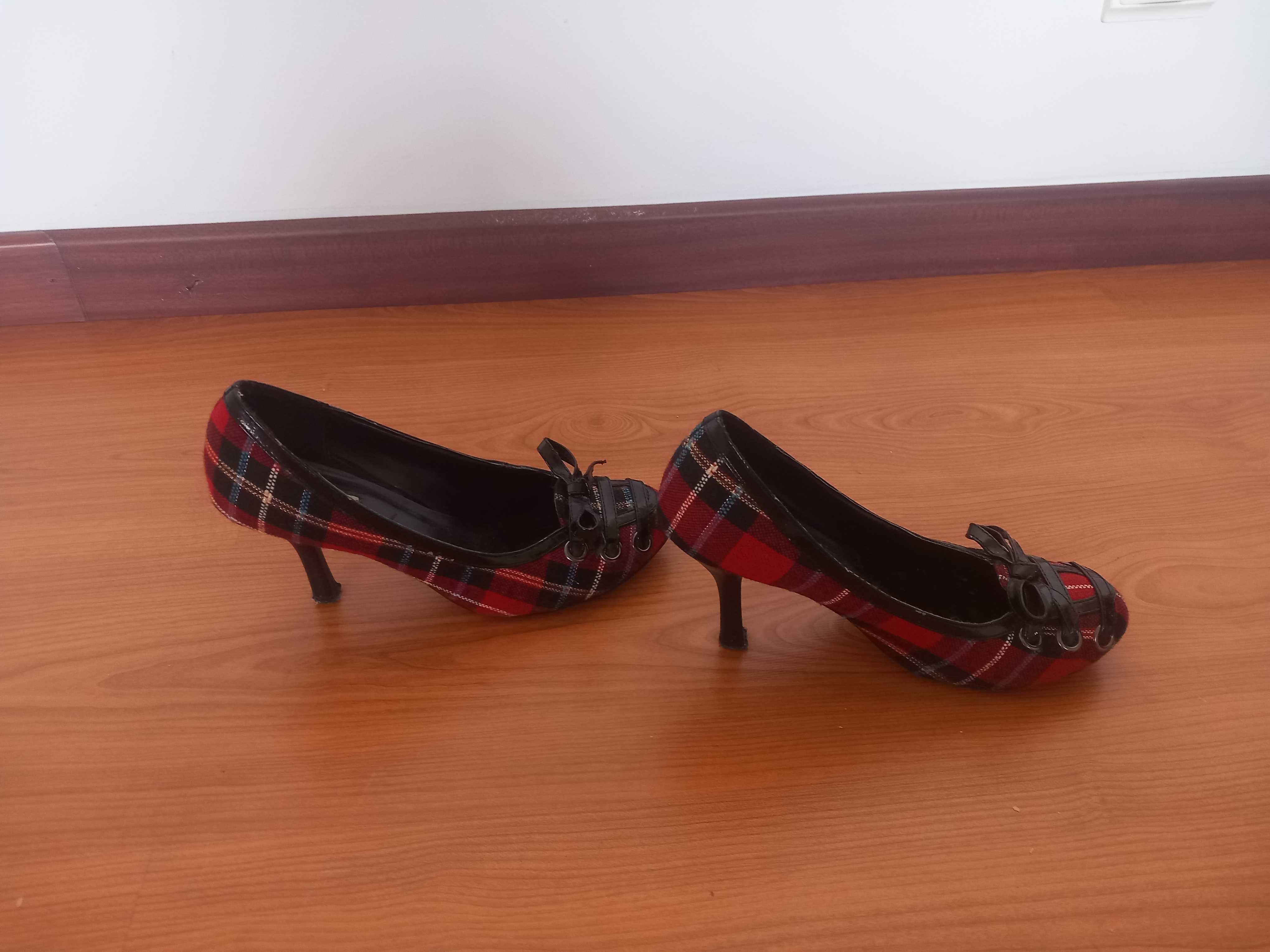 Sapatos - tamanho 38