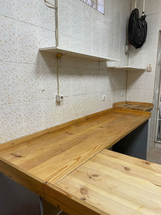 Деревʼяна стільниця