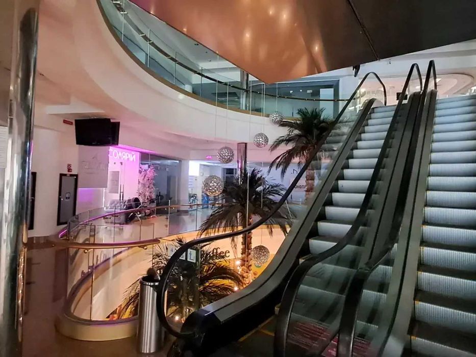 Здається велике фасадне приміщення в Центрі